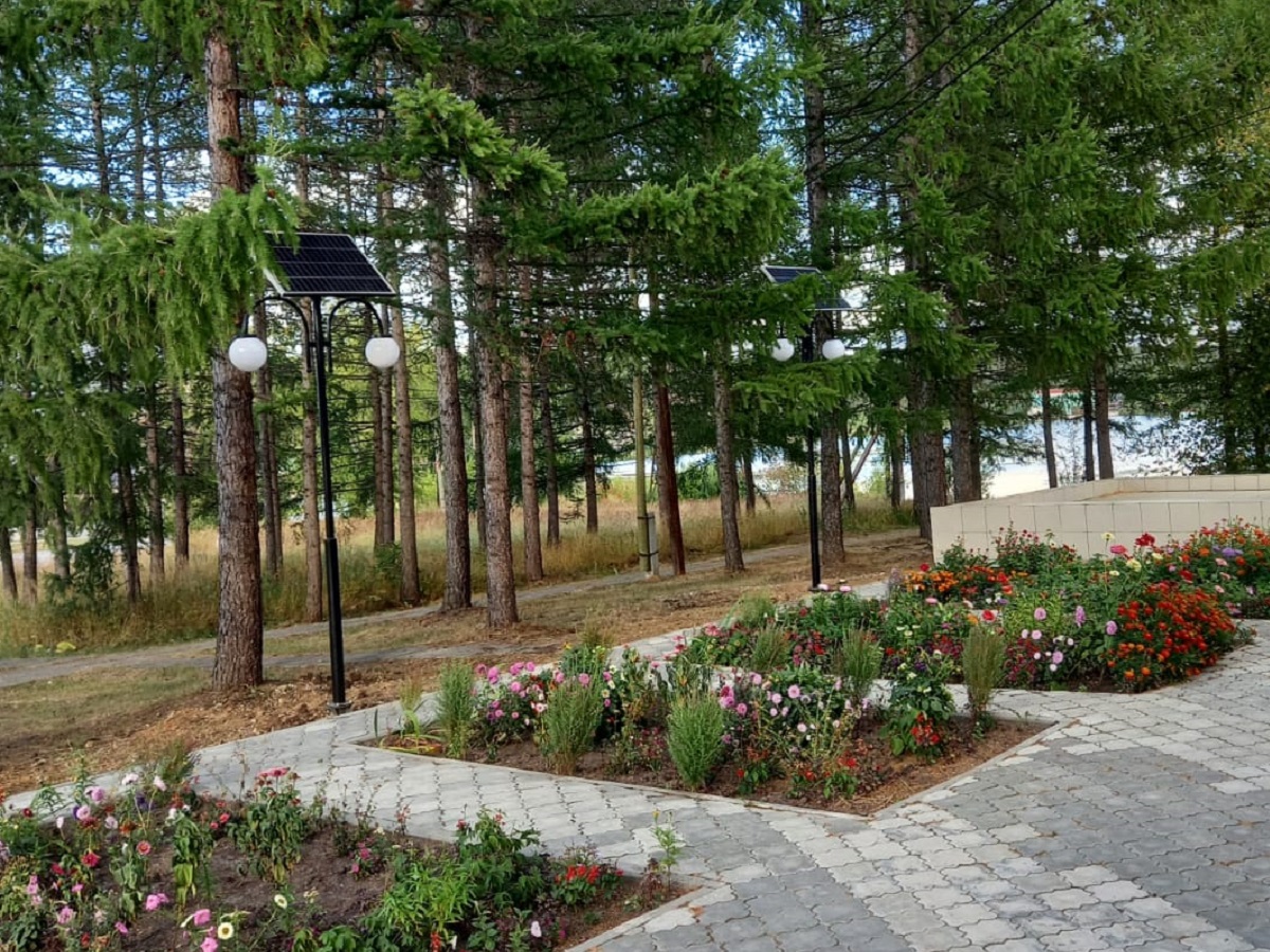 Автономный парковый фонарь HS Park 24 150 120 с опорой